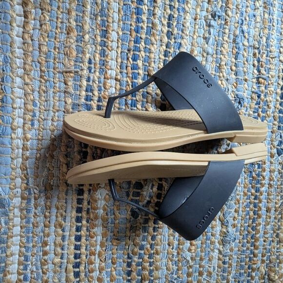Crocs Black Tan Thong Flip Flops Sandals 7 Lightweight Comfort Minimalist Beach - Picture 5 of 7